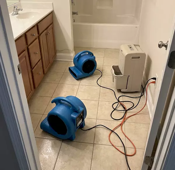 Why Homeowners & Businesses Choose Irving Water Damage Pro for Flooded Bathroom Services in Irving, TX?